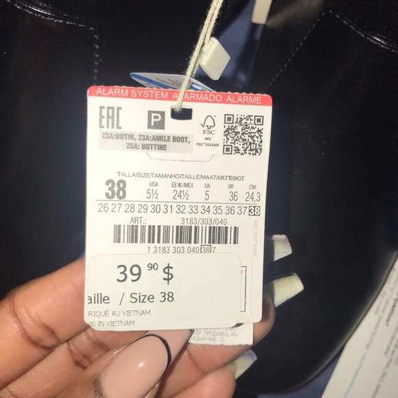 Booties - Picture 4 of 4